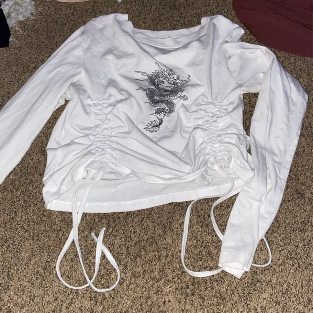 MISSGUIDED dragon tee long sleeve trendy